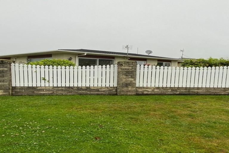 Photo of property in 28 Oriwa Street, Waikanae, 5036