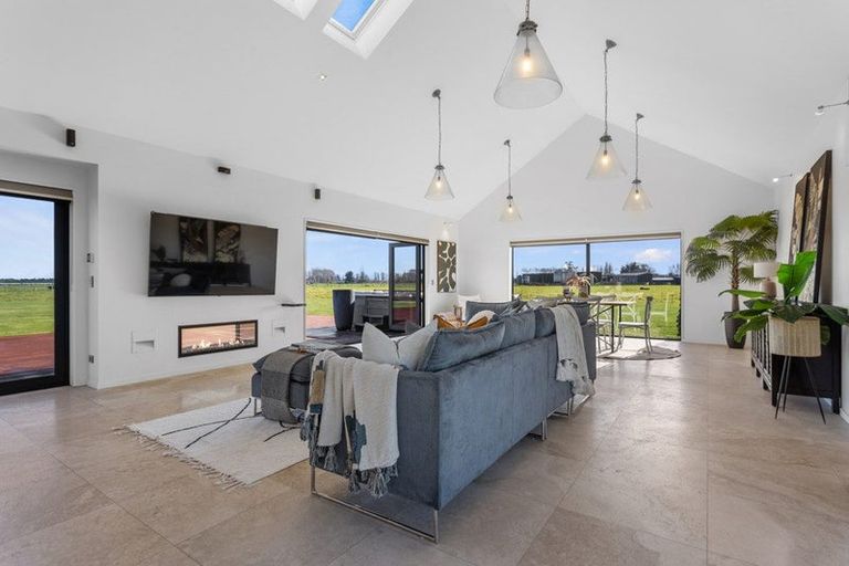 Photo of property in 585 Coutts Island Road, Coutts Island, Christchurch, 7670