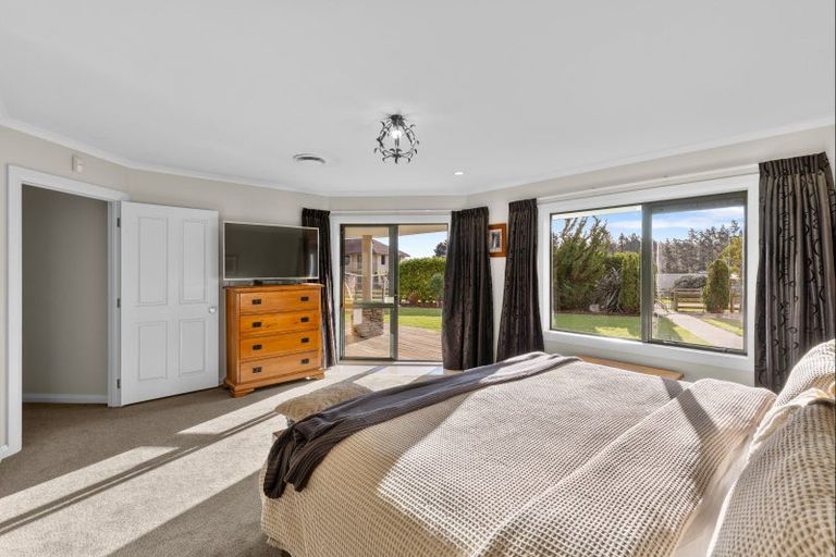 Photo of property in 44 Tutakarae Road, Kelvin Grove, Palmerston North, 4470