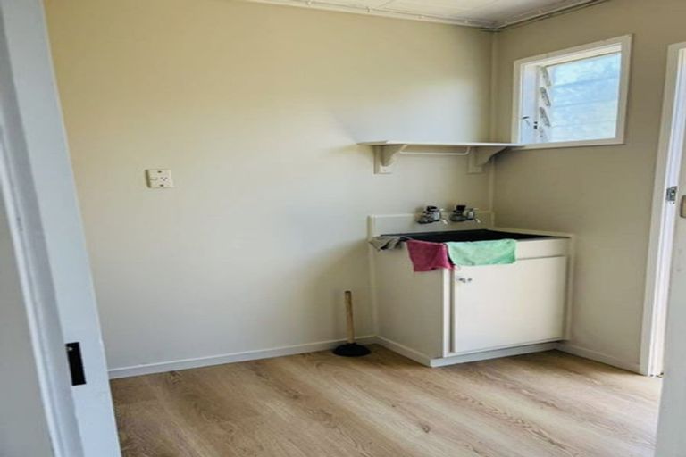Photo of property in 8 Ranui Station Road, Ranui, Auckland, 0612