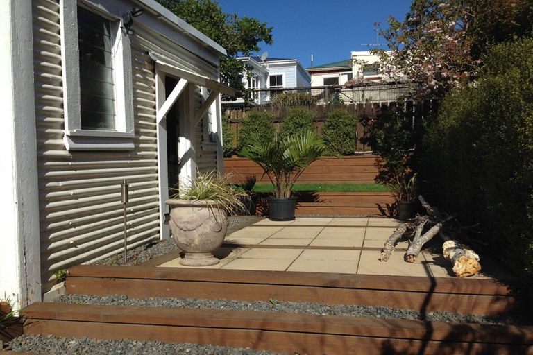 Photo of property in 69 Rolleston Street, Mount Cook, Wellington, 6021