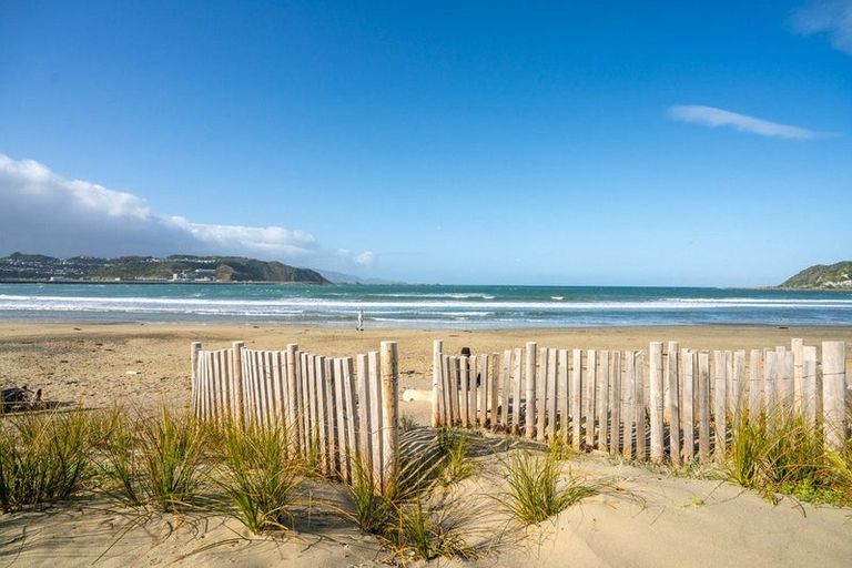Photo of property in 42c Apu Crescent, Lyall Bay, Wellington, 6022