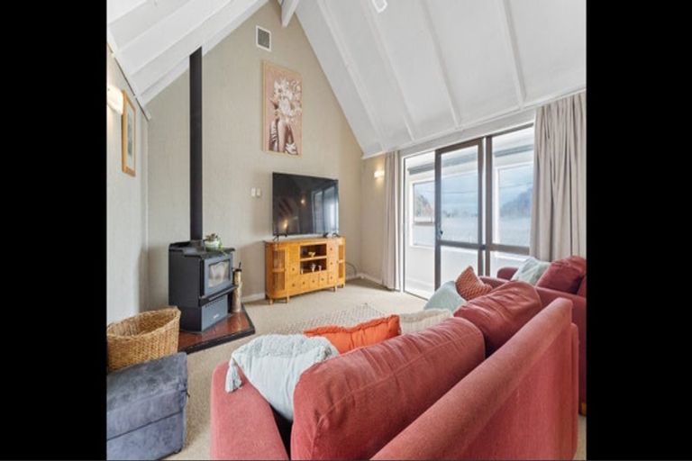 Photo of property in 10 Mamaku Street, Paraparaumu, 5032