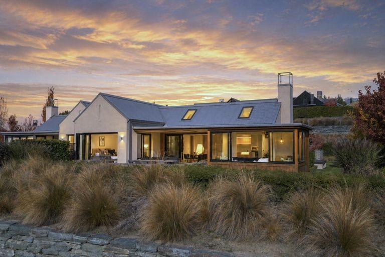 Photo of property in 2 Owen Marshall Lane, Arrowtown, 9371