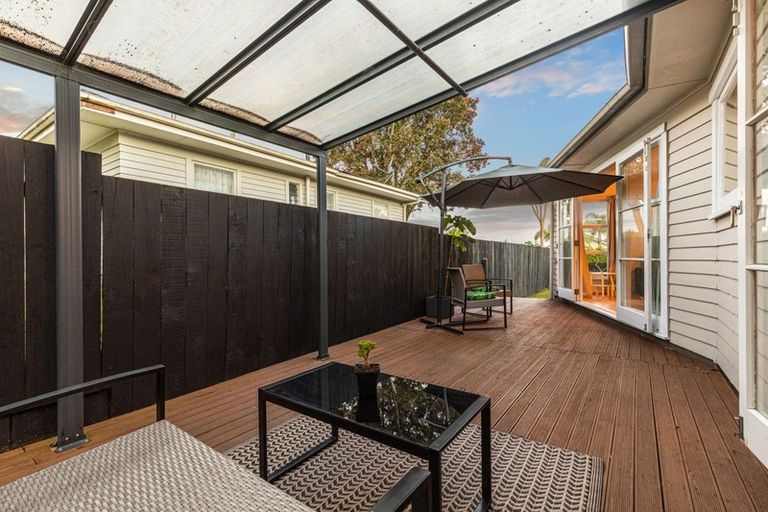 Photo of property in 11 Kashmir Road, Glen Eden, Auckland, 0602