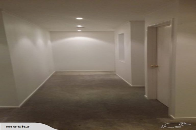 Photo of property in 35 Cyclarama Crescent, Massey, Auckland, 0614