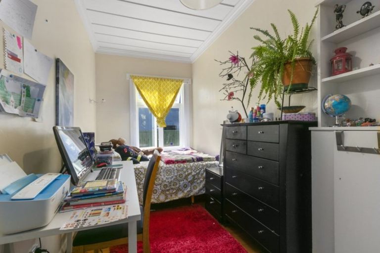 Photo of property in 76 Hautana Street, Woburn, Lower Hutt, 5010