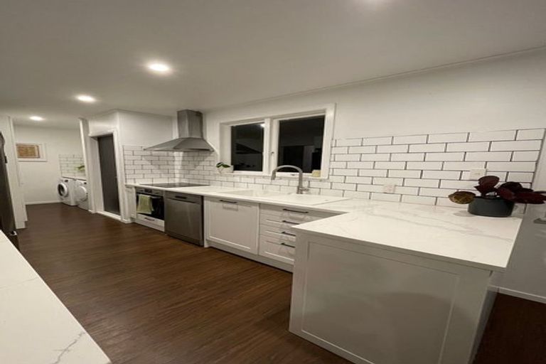 Photo of property in 5 Gill Avenue, Te Atatu Peninsula, Auckland, 0610