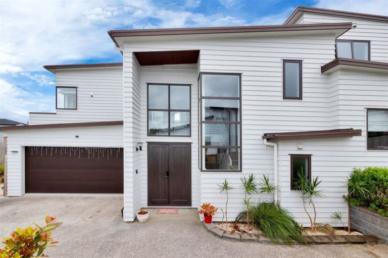 Photo of property in 93 San Valentino Drive, Henderson, Auckland, 0612