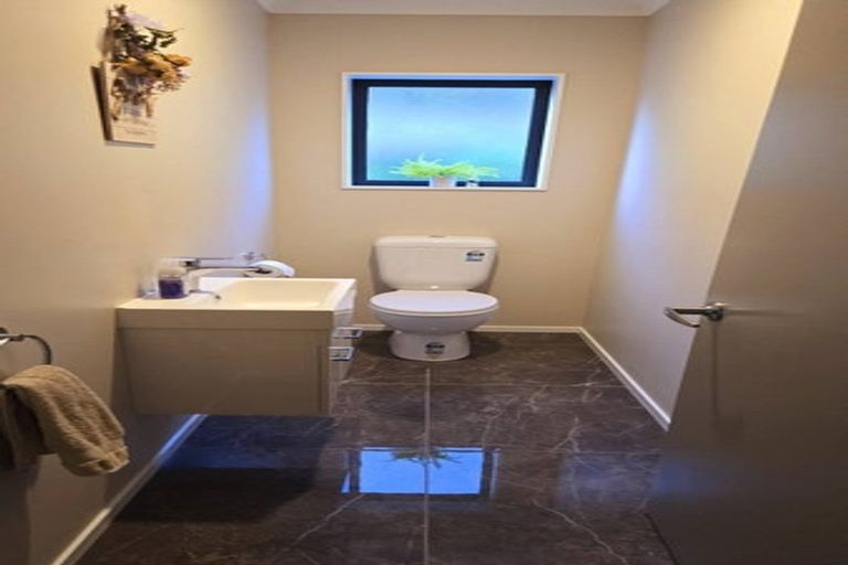 Photo of property in 22 Portmore Place, Grenada Village, Wellington, 6037