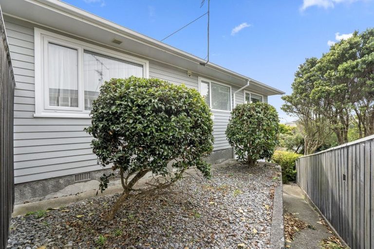Photo of property in 3 Kahikatea Grove, Paparangi, Wellington, 6037