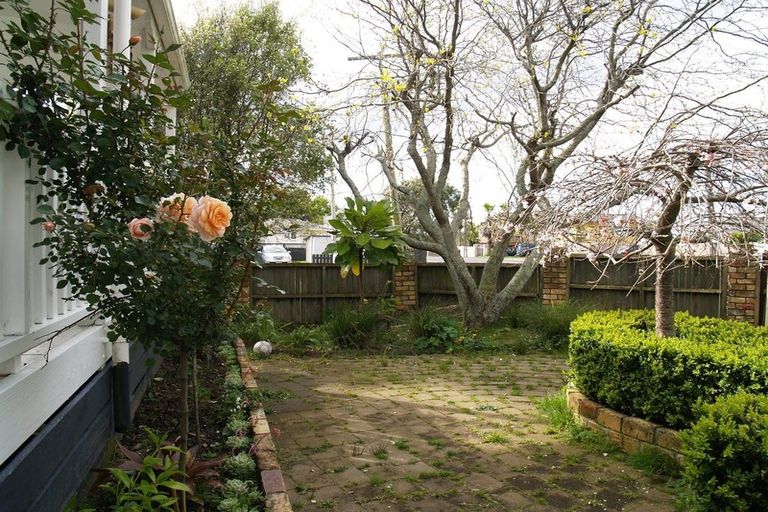 Photo of property in 2a Waller Avenue, Bucklands Beach, Auckland, 2012