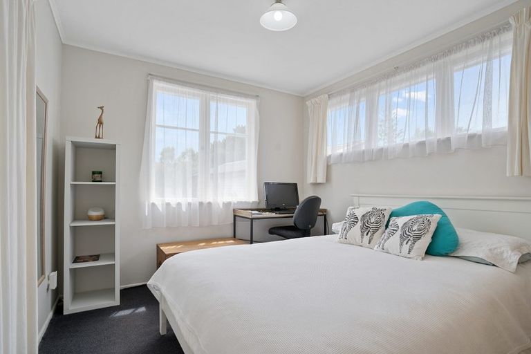 Photo of property in 15 Renata Crescent, Te Atatu Peninsula, Auckland, 0610