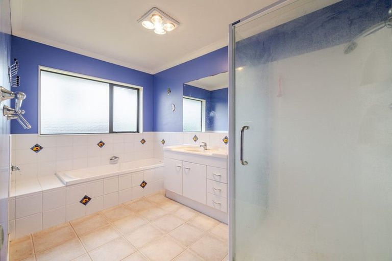 Photo of property in 66 Royal Oak Drive, Kelvin Grove, Palmerston North, 4414