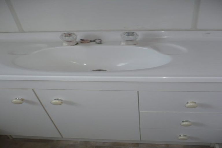 Photo of property in 152 Queens Drive, Lyall Bay, Wellington, 6022