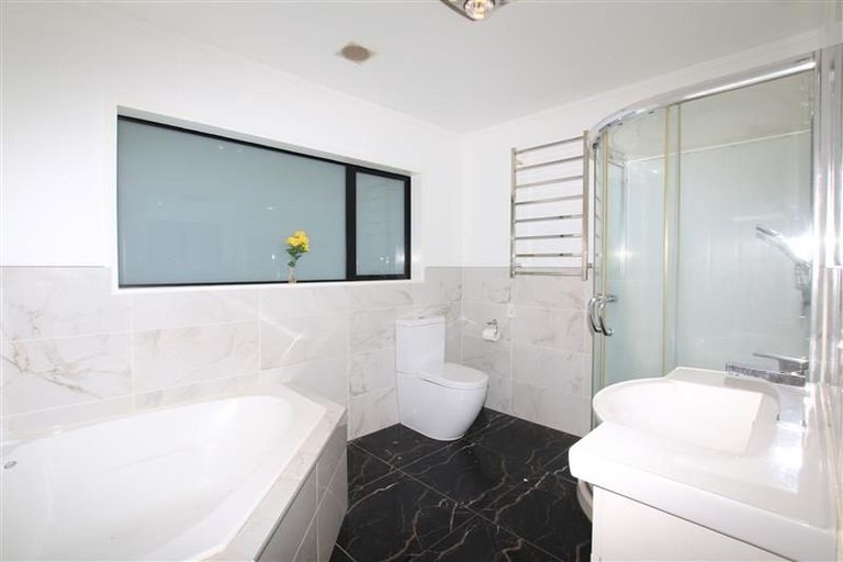 Photo of property in 103 Golf Road, New Lynn, Auckland, 0600