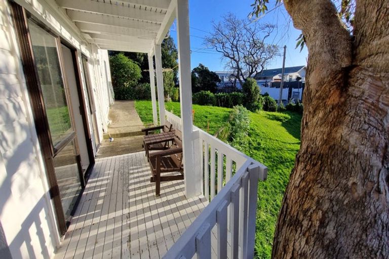 Photo of property in 55a Totara Road, Te Atatu Peninsula, Auckland, 0610