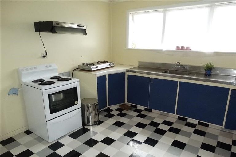 Photo of property in 17 Denver Avenue, Sunnyvale, Auckland, 0612