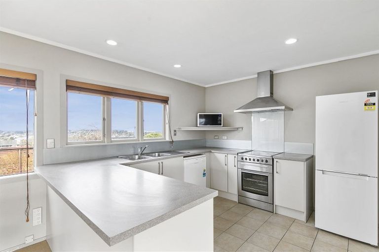 Photo of property in 92 Sunset Road, Unsworth Heights, Auckland, 0632