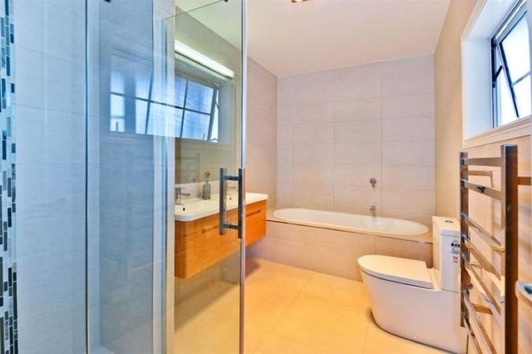 Photo of property in 9a Harrison Avenue, Belmont, Auckland, 0622