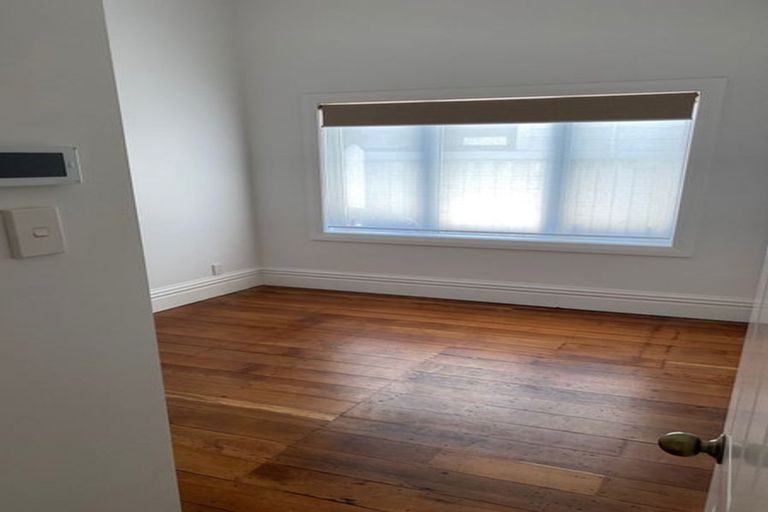 Photo of property in 17 Te Wharepouri Street, Berhampore, Wellington, 6023