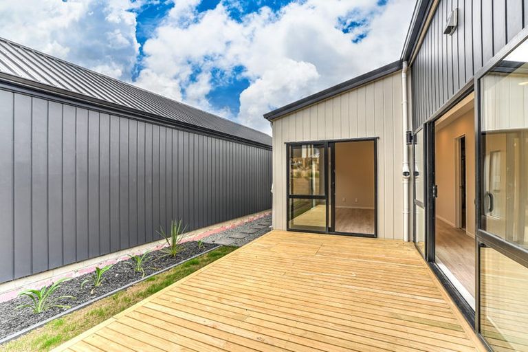 Photo of property in 13 Horokaka Street, Massey, Auckland, 0614