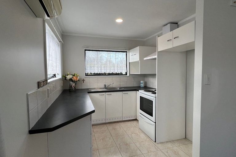 Photo of property in 1 Taikata Road, Te Atatu Peninsula, Auckland, 0610