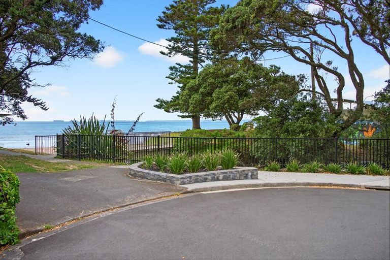 Photo of property in 2/50 Masterton Road, Rothesay Bay, Auckland, 0630