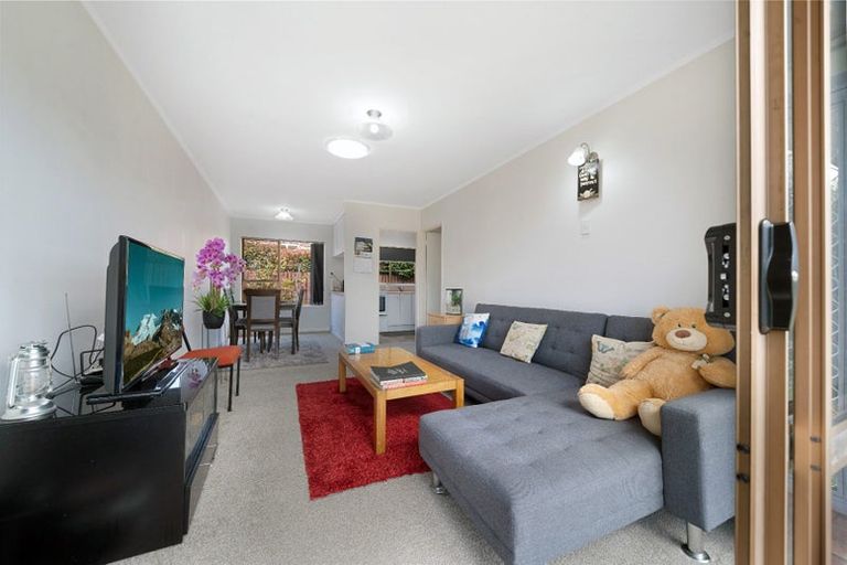 Photo of property in 2/2 Vodanovich Road, Te Atatu South, Auckland, 0610