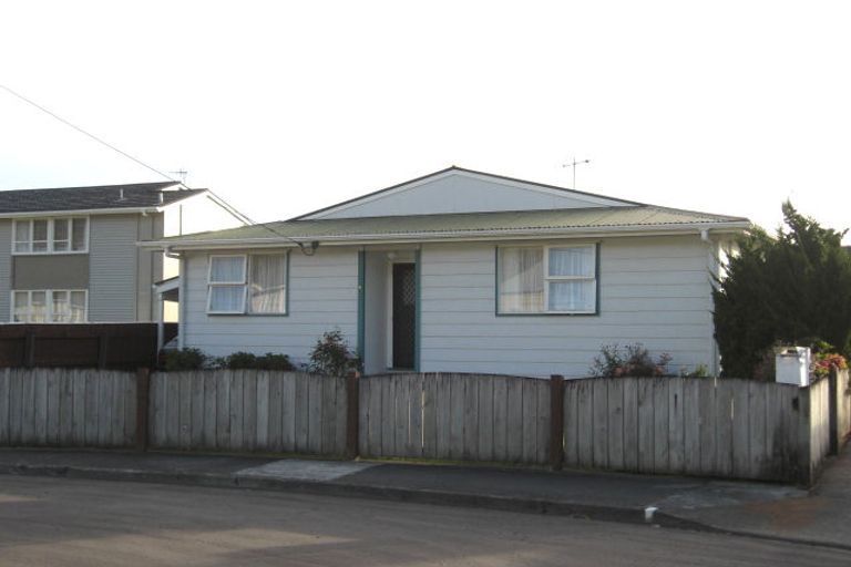 Photo of property in 5 Mayo Grove, Naenae, Lower Hutt, 5011