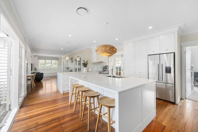 Photo of property in 340 Fergusson Drive, Heretaunga, Upper Hutt, 5018