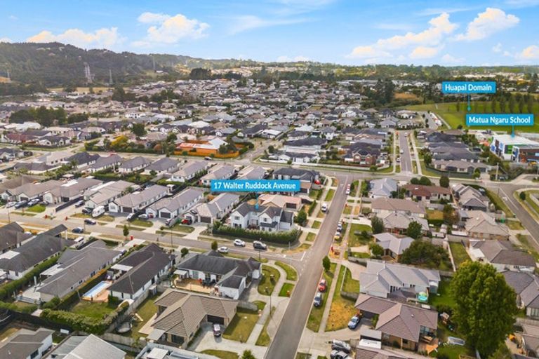 Photo of property in 17 Walter Ruddock Avenue, Kumeu, 0810