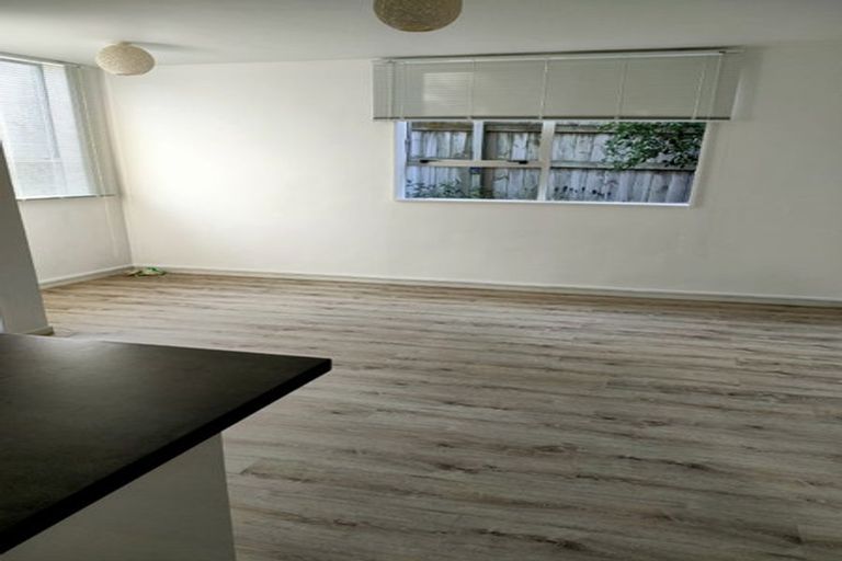 Photo of property in 19/125u Queens Drive, Lyall Bay, Wellington, 6022