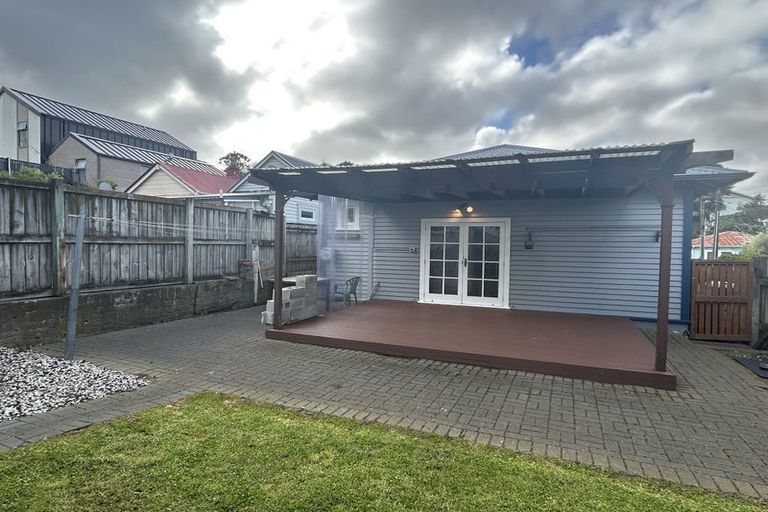 Photo of property in 15 Rolleston Street, Mount Cook, Wellington, 6021