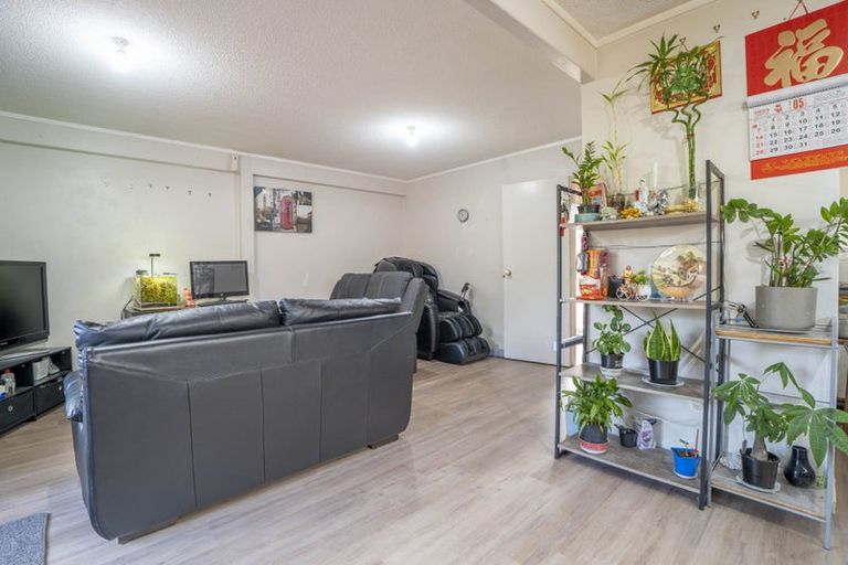Photo of property in 19 Hollydale Grove, Churton Park, Wellington, 6037