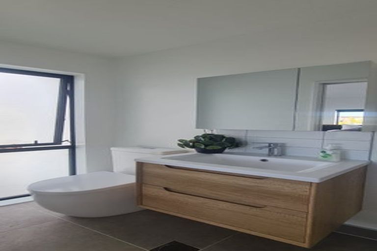 Photo of property in 5 Falcon Crescent, Hobsonville, Auckland, 0618