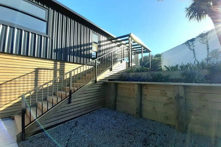 Photo of property in 2 Scott Street, Moturoa, New Plymouth, 4310
