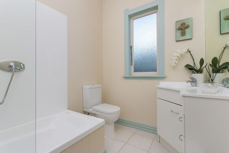 Photo of property in 18 Racecourse Road, Waiuku, 2123