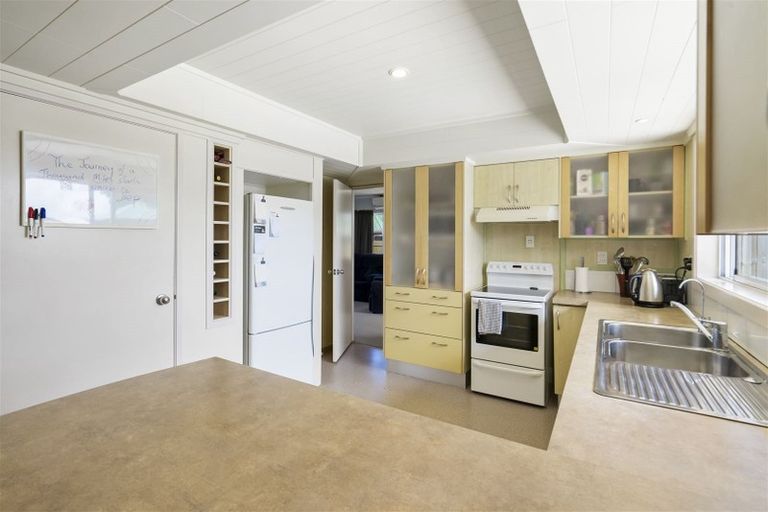 Photo of property in 8 Darcy Place, Massey, Auckland, 0614