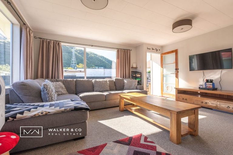 Photo of property in 1/50 Hartford Crescent, Totara Park, Upper Hutt, 5018
