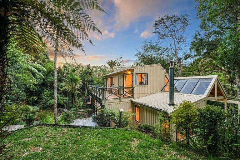 Photo of property in 576c South Titirangi Road, Titirangi, Auckland, 0604