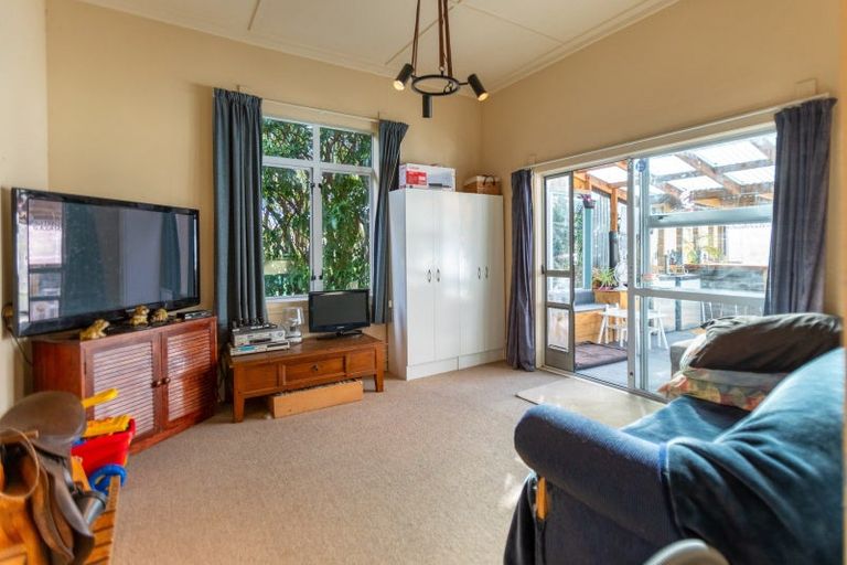 Photo of property in 1 Vogel Street, Woodville, 4920