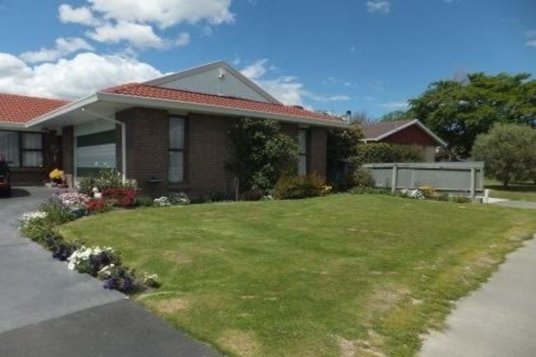 Photo of property in 11 Oakley Crescent, Hornby, Christchurch, 8042