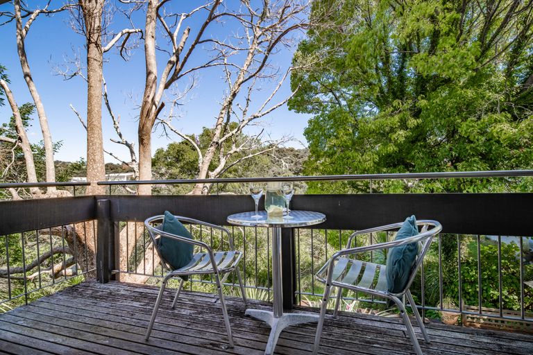 Photo of property in 212 Golf Road, Titirangi, Auckland, 0604