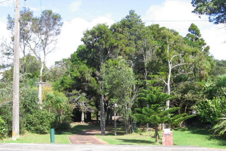 Photo of property in 924 Beach Road, Waiake, Auckland, 0630