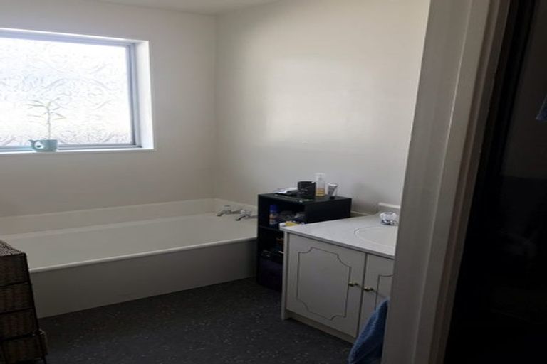 Photo of property in 72 Waratah Street, Avondale, Christchurch, 8061