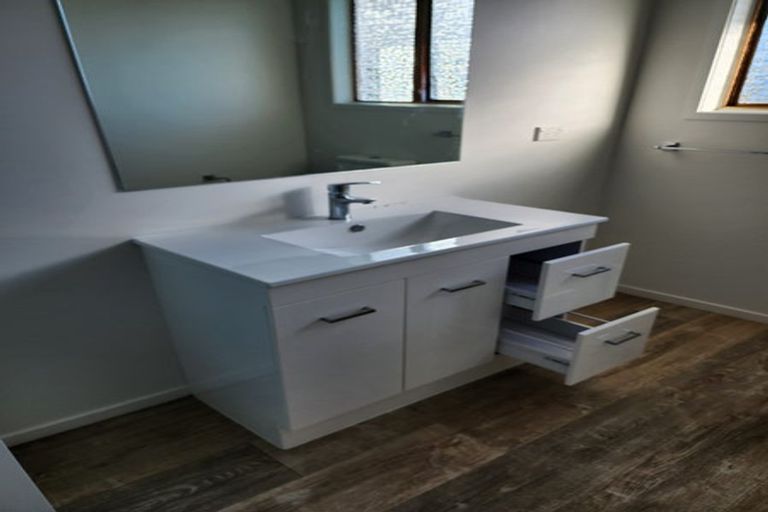 Photo of property in 43 Girrahween Drive, Totara Vale, Auckland, 0629