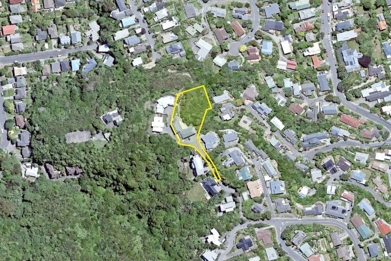 Photo of property in 4 Caughley Grove, Karori, Wellington, 6012