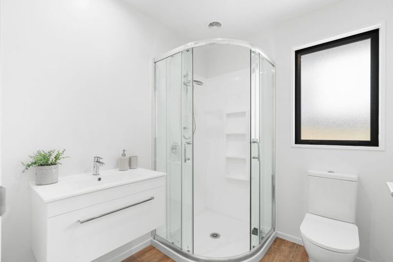 Photo of property in 2/4 Ramore Place, Redwood, 8051