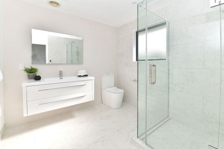 Photo of property in 80 Kittiwake Drive, Schnapper Rock, Auckland, 0632